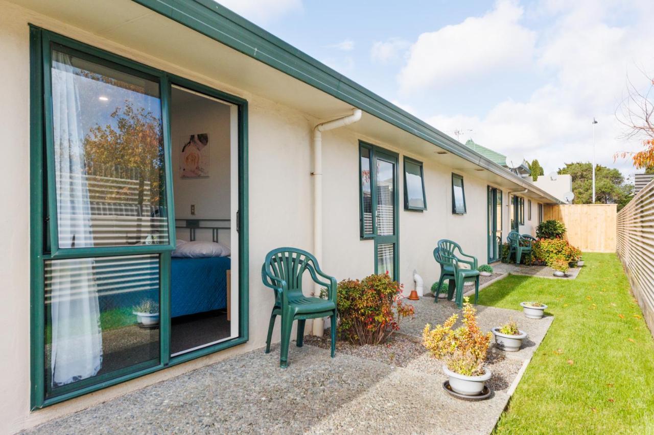 Camelot Motor Lodge And Conference Centre Palmerston North Exterior photo
