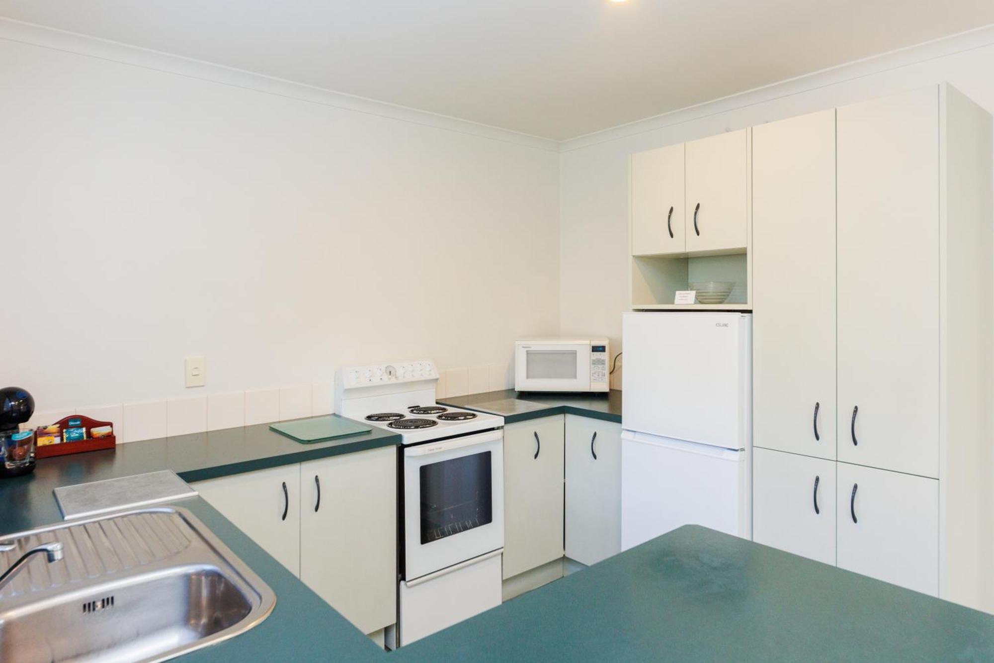Camelot Motor Lodge And Conference Centre Palmerston North Room photo