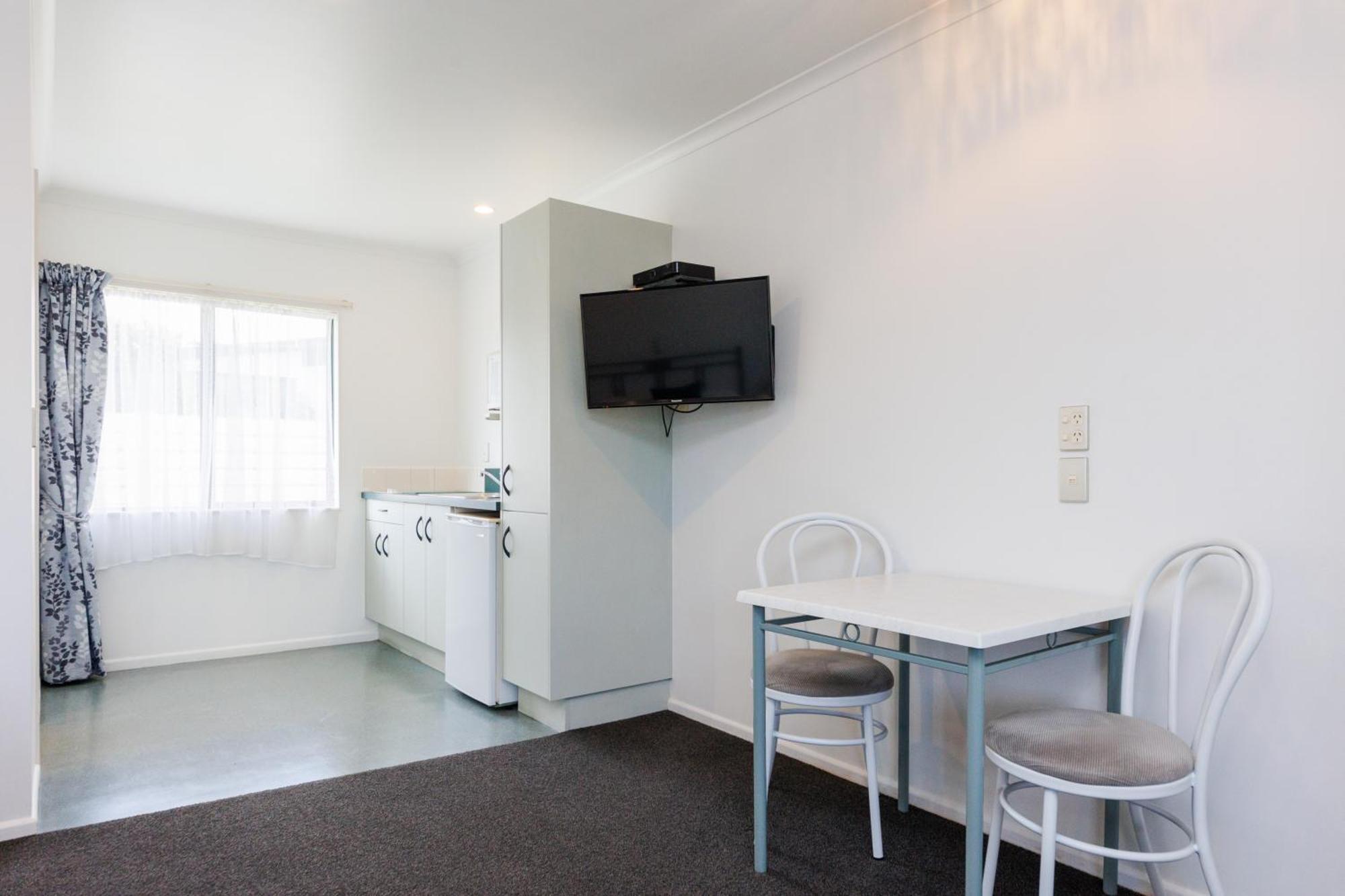 Camelot Motor Lodge And Conference Centre Palmerston North Room photo