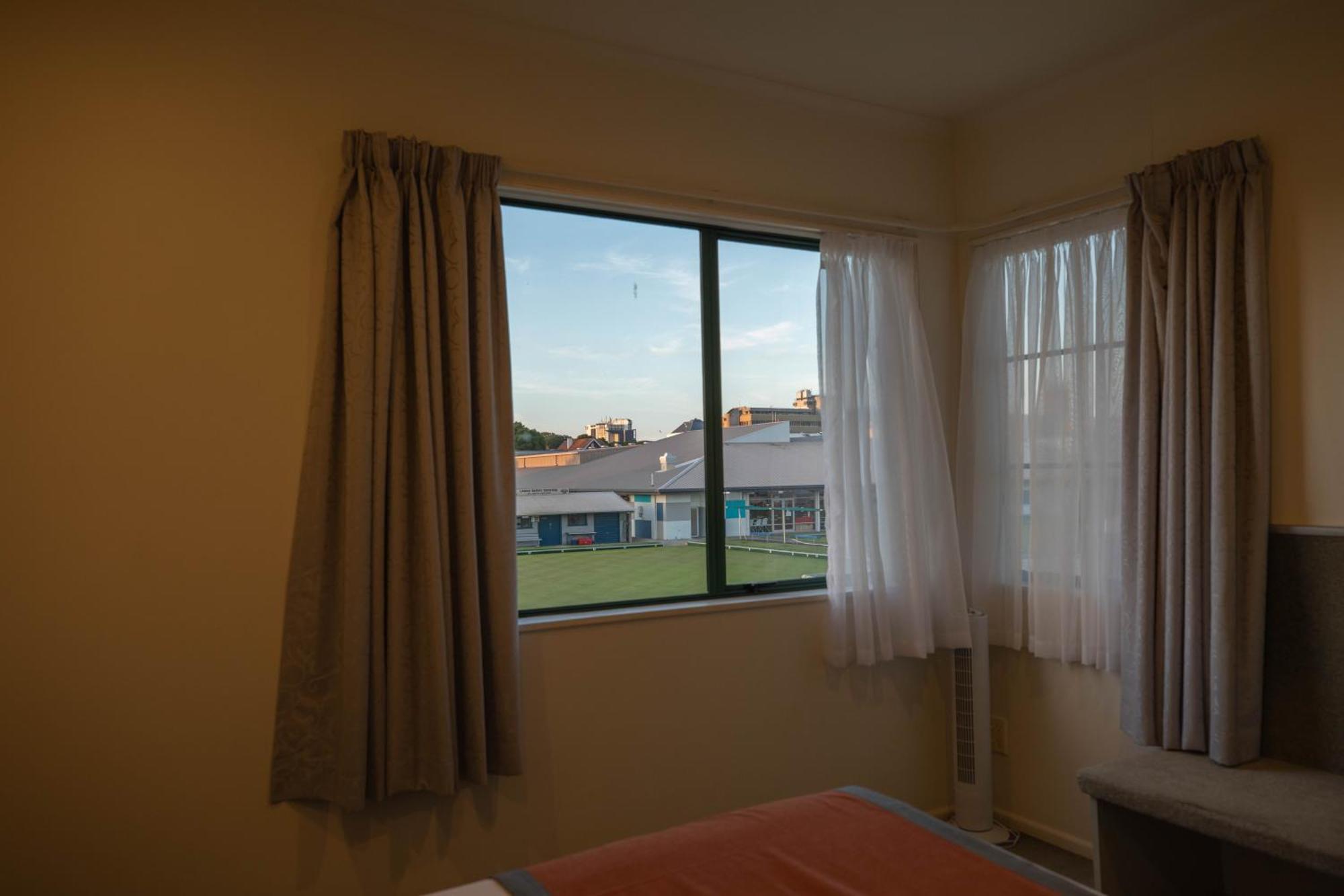 Camelot Motor Lodge And Conference Centre Palmerston North Exterior photo