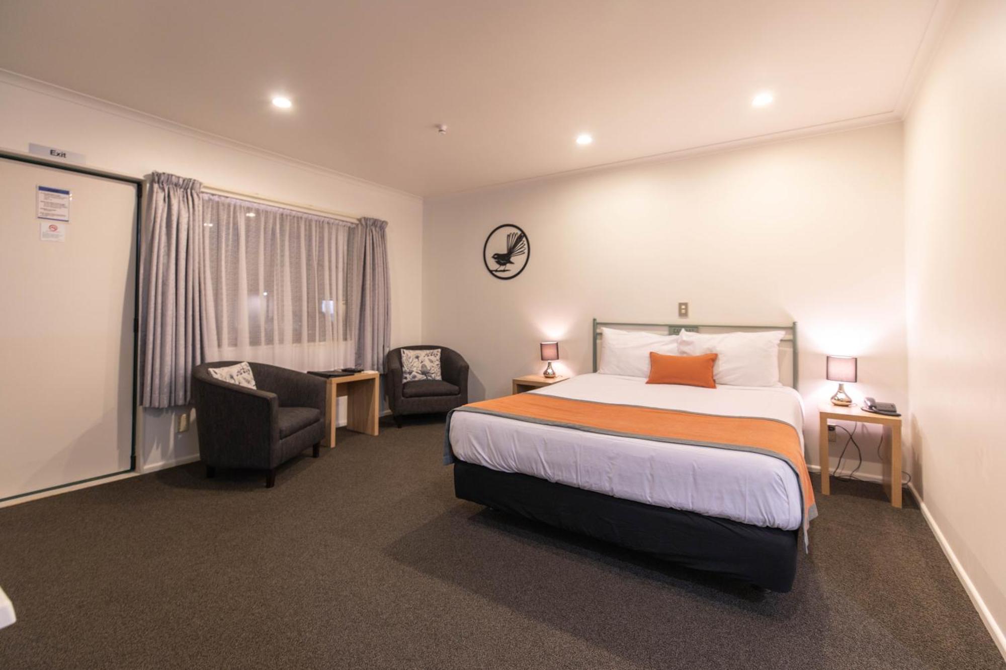 Camelot Motor Lodge And Conference Centre Palmerston North Exterior photo
