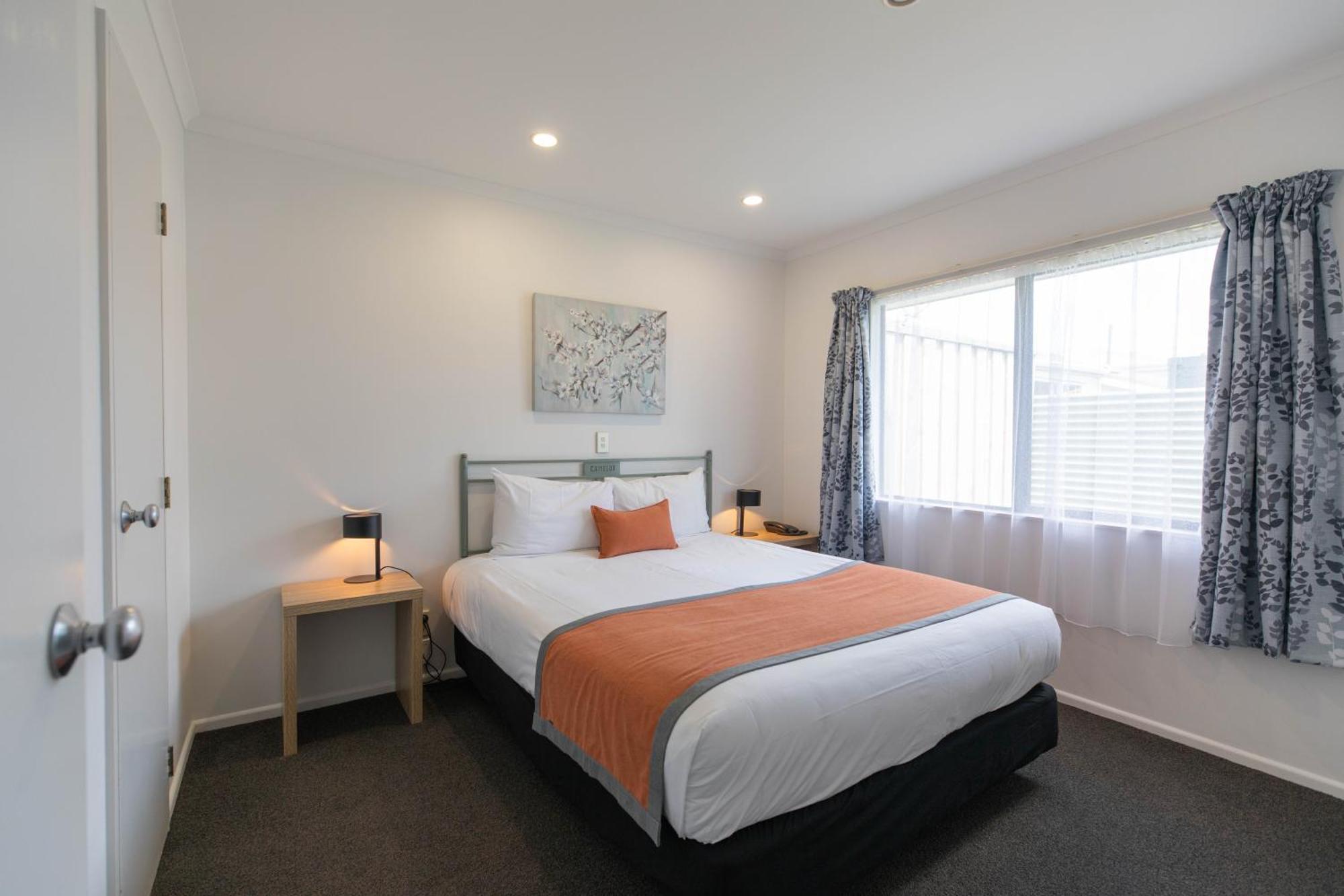 Camelot Motor Lodge And Conference Centre Palmerston North Exterior photo