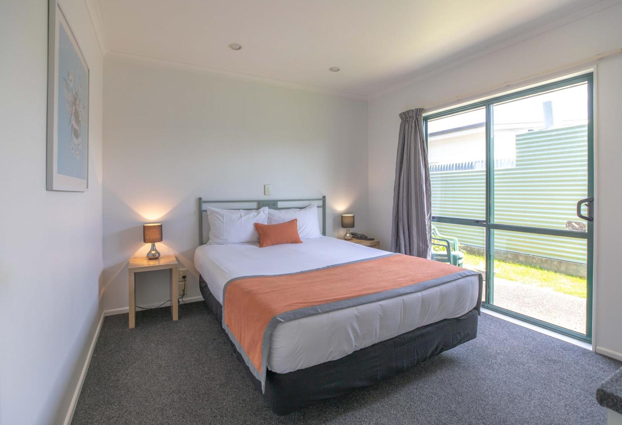Camelot Motor Lodge And Conference Centre Palmerston North Exterior photo