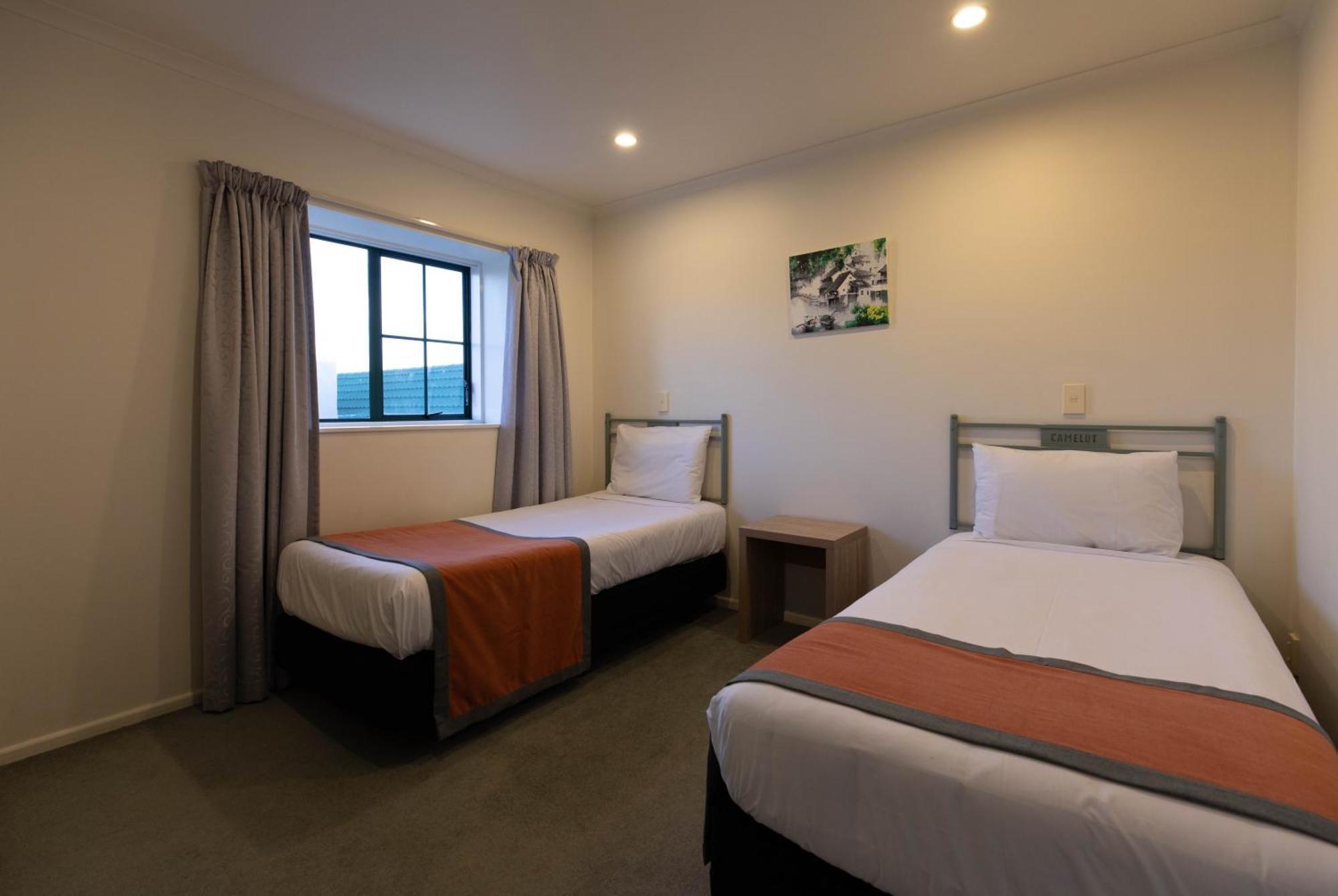Camelot Motor Lodge And Conference Centre Palmerston North Exterior photo