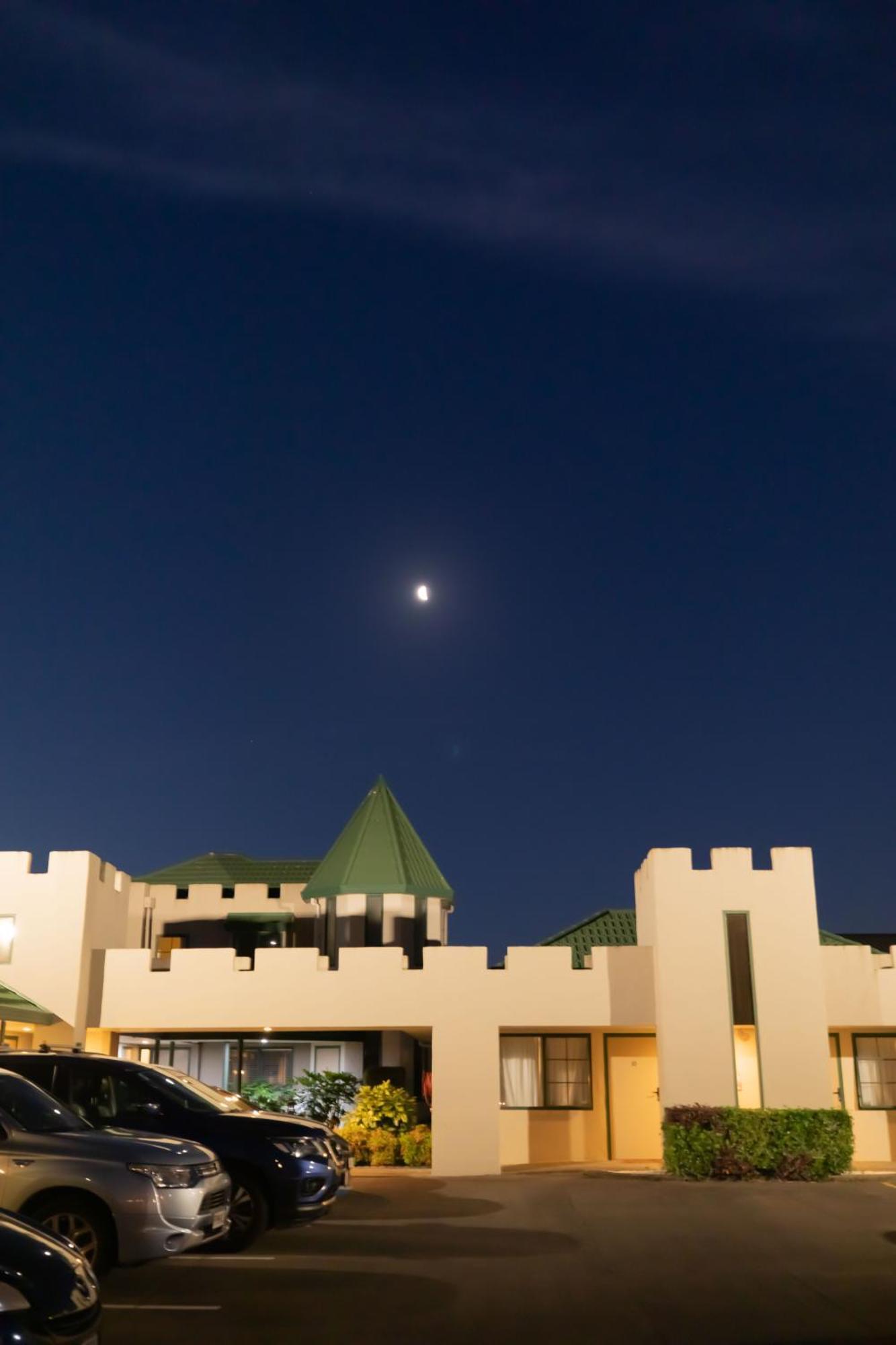 Camelot Motor Lodge And Conference Centre Palmerston North Exterior photo