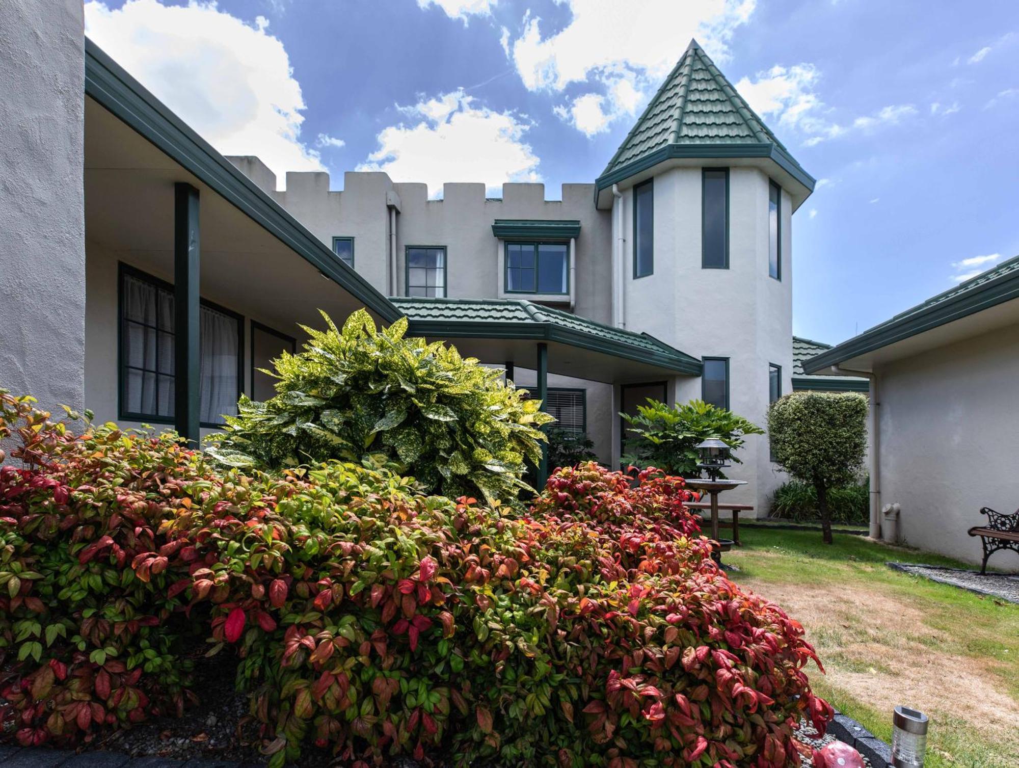 Camelot Motor Lodge And Conference Centre Palmerston North Exterior photo